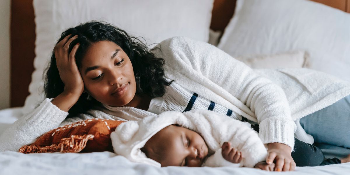 Simple, Screen-free Evening Habits Anchor Your Sleep Rhythm Amid Changing Schedules