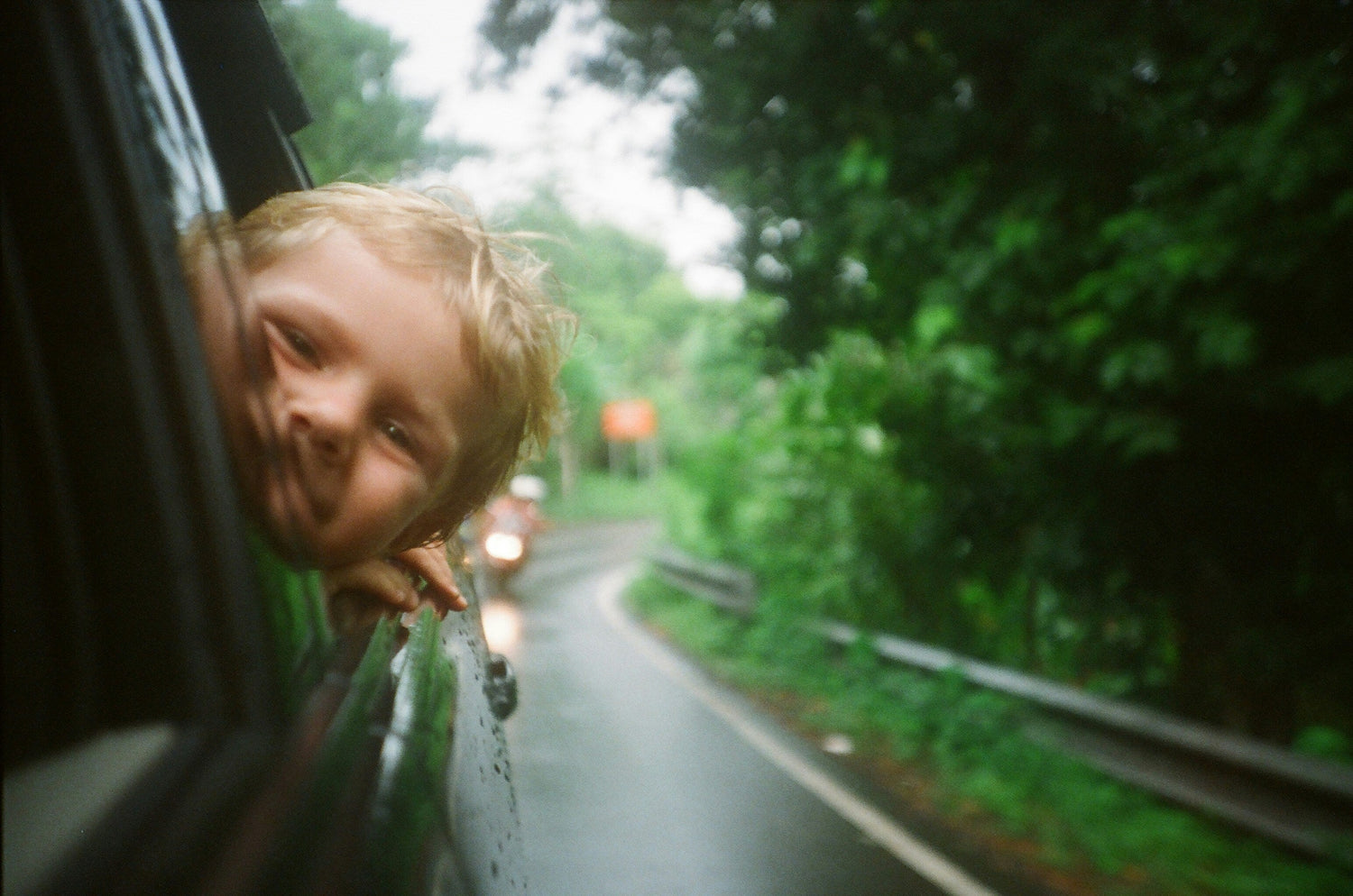 5 Screen-free Ways to Help Your Child Relax on Planes, Trains, and in Cars